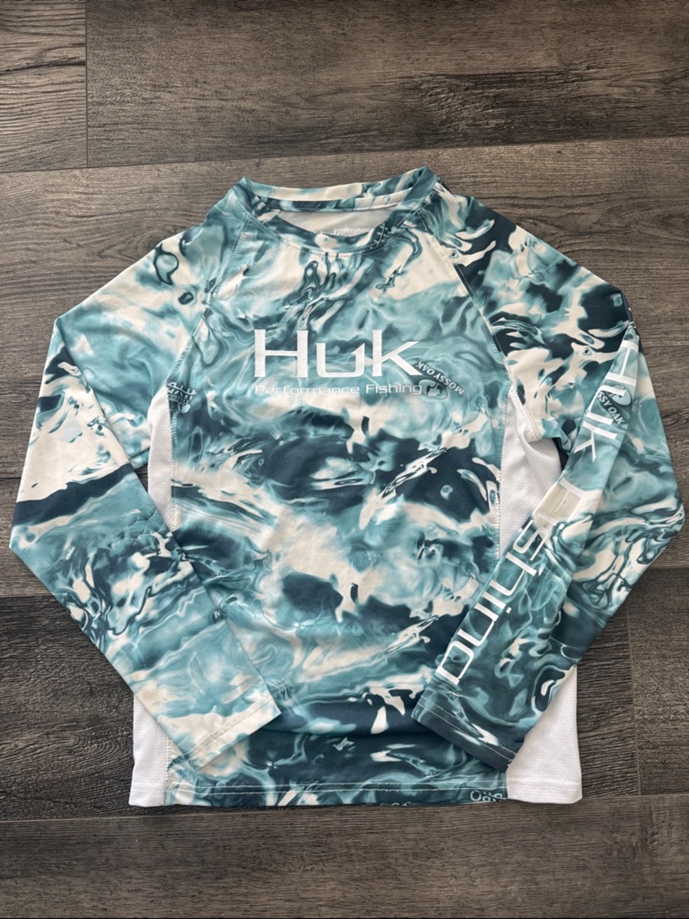 Youth Huk long-sleeve performance fishing shirt. Rash guard, Medium
